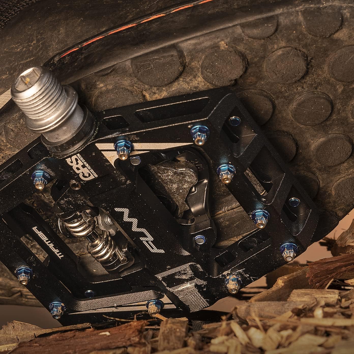 Funn Mamba S MTB Clipless Pedals, Single Sided Clip Mountain Bike Pedals, Compatible with SPD Cleats, 9/16-Inch CrMo Axle Bicycle Pedals for MTB/BMX/Gravel Cycling